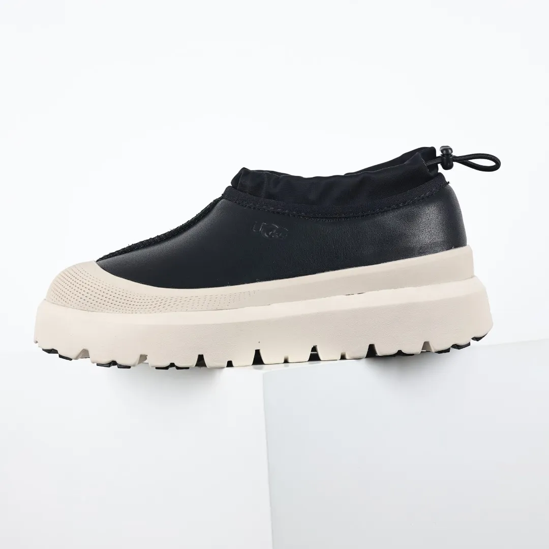 Pick up locally 💰620 Core recommendation Good price Cashmere insoles are a very suitable choice for keeping warm in winter and at home. In the new year, uug launched a series of styles, which are partial to the preferences of young consumers and have also moved to the forefront of fashion trends. Shoe body material Water-repellent coated suede upper 17mm UGGPURE™ implanted wool insole Lightweight non-slip comfortable rubber outsole With brand LOGO Trademark Comes with a full set of packaging Size: 35 36 37 38 39 40 41 42 43 44